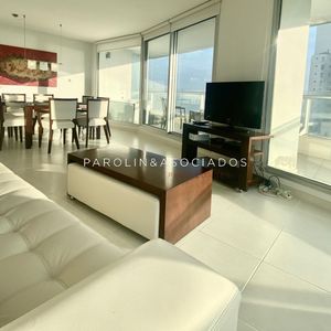Apartamento En Venta De 3 Dormitorios En Season Tower, Punta Del Este.