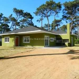 Casa En Venta De 3 Dormitorios En Arbolada, Punta Del Este.