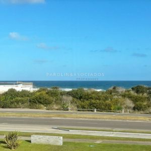 Apartamento En Venta De 3 Dormitorios + Dependencia En Edificio Indigo, Punta Del Este.