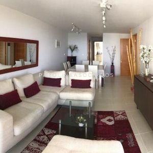 Apartamento En Venta De 2 Dormitorios En Season Tower, Punta Del Este.
