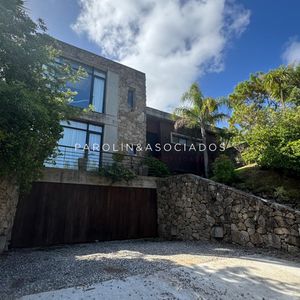 Casa En Venta De 4 Dormitorios En La Arbolada, Punta Del Este.