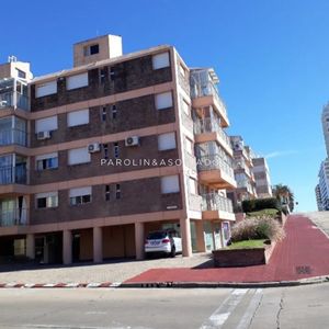 Apartamento En Venta De 2 Dormitorios En Punta Del Este.