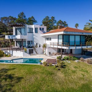 Casa De 4 Dormitorios En Venta, Punta Del Este.
