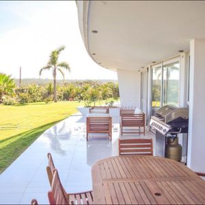 Apartamento En Venta De 2 Dormitorios En Bikini Beach, Punta Del Este.