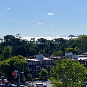 Apartamento En Venta De 3 Dormitorios En Edificio Leblón, Punta Del Este.