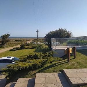 Excelente Casa En Venta Frente Al Mar En Barra De Portezuelo, Punta Del Este.