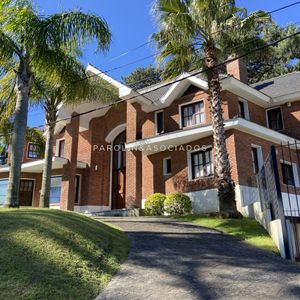 Casa En Venta De 5 Dormitorios En Punta Del Este.
