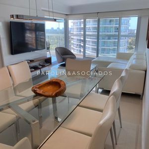 Apartamento En Venta De 2 Dormitorios En Miami Boulevard, Punta Del Este.