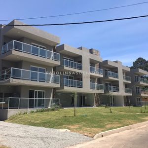 Apartamento A Estrenar De 2 Dormitorios Con Parrillero Propio En La Mansa, Punta Del Este.