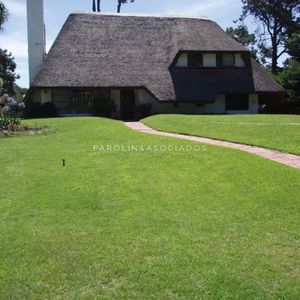 Casa En Venta De 4 Dormitorios En Beverly Hills, Punta Del Este.