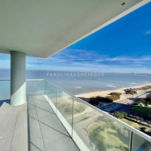 Apartamento De 4 Dormitorios Frente Al Mar En Torre Venetian, Punta Del Este.