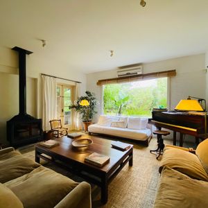 Hermosa Casa En Venta En La Barra, Punta Del Este.