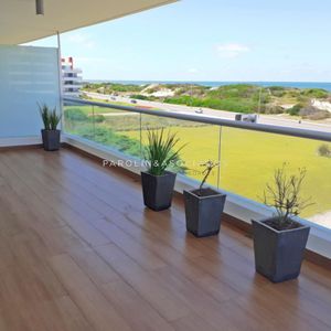 Venta De Apartamento 3 Dormitorios Y Dependencia En Edificio Silente, Playa Brava.