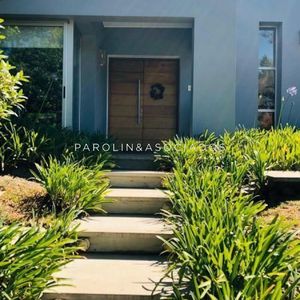 Alquiler Temporario De Casa De 3 Dormitorios En La Alborada, Punta Del Este.