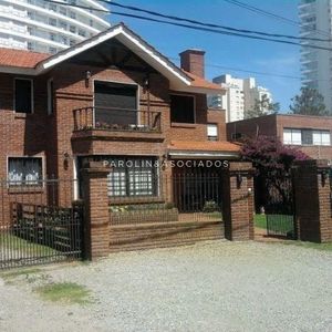 Casa En Venta De 4 Dormitorios En Punta Del Este.