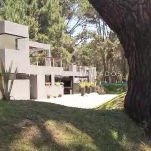 Casa En Venta De 3 Dormitorios En Complejo Solanas Barrio Cerrado, Punta Del Este.