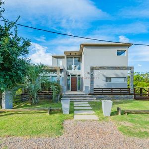 Casa En Venta De 3 Dormitorios En San Vicente, Jose Ignacio.
