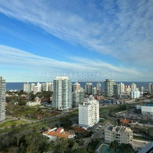 Apartamento En Venta En Edificio Miami Boulevard, Playa Mansa Punta Del Este.