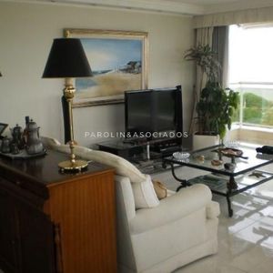 Apartamento De 3 Dormitorios En Coral Tower, Mansa, Punta Del Este.