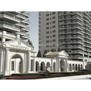Apartamento En Venta De 3 Dormitorios En Torre Imperiale, Punta Del Este.