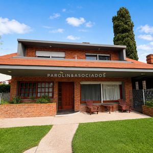 Casa De 4 Dormitorios En Venta En Mansa, Punta Del Este.