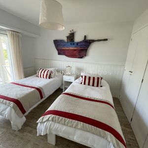 Apartamento De 3 Dormitorios Con Vista Al Mar, En Brava Punta Del Este.