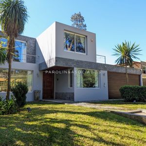 Hermosa Casa En Venta De 4 Dormitorios En Punta Del Este.