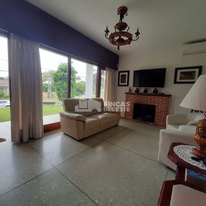 Casa De Alquiler En Enero De 2 Dormitorios En Punta Del Este