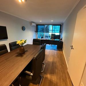 Alquiler Oficina Amoblada 2 Baños Con Terraza Ciudad Vieja
