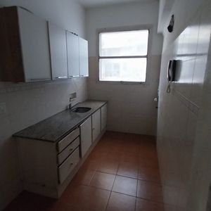 Alquiler O Venta De Apartamento De Dos Dormitorios En Ciudad Vieja