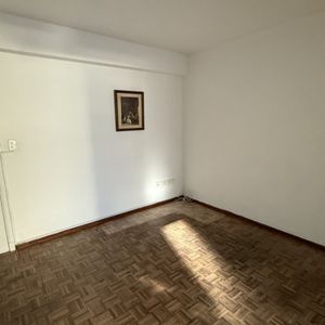 Edificio De Nivel Con Porteria, 2 Ascensores, Puerta De Ingreso Electronica, Limpieza De Espacios Comunes, Construccion Excelente, 3 Unidades Por Piso.