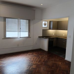Alquiler Apartamento De 1 Dormitorio Al Frente En Centro