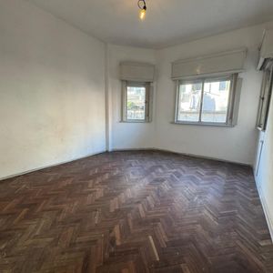 Alquiler Apartamento De 2 Dormitorios Balcón En Ciudad Vieja