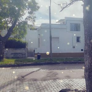 Alquiler Casa 2 Dormitorios Y Medio Jardin Al Frente En Reducto