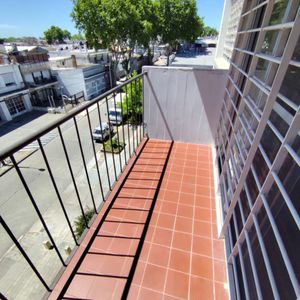 Alquiler Apartamento De 2 Dormitorios Al Frente En Unión