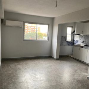 Alquiler Apartamento De 2 Dormitorios Al Frente En Aguada