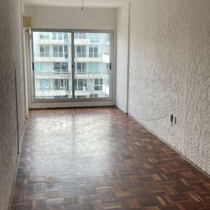Alquiler De Monoambiente Entre Soriano Y Canelones Centro