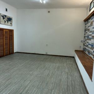 Venta Apartamento Con Renta 2 Dormitorios Reducto Con Patio