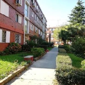 Apartamento En Venta, En Reducto, 2 Dormitorios, Amplio Living, Cocina A Nuevo, Muy Seguro