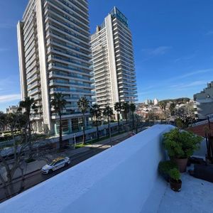 Encantadora Casa De 2 Dormitorios Con Renta En Buceo Terraza Con Vista Despejada