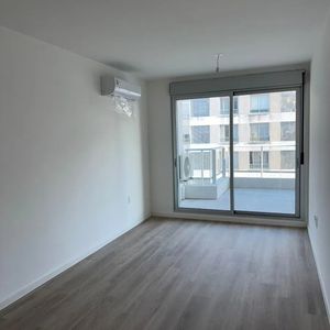 Alquiler Apartamento 1 Dormitorio Y Cochera Zona Tres Cruces-la Comercial
