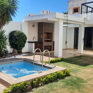 Casa En Alquiler En Av. Beni Y 5to. Anillo