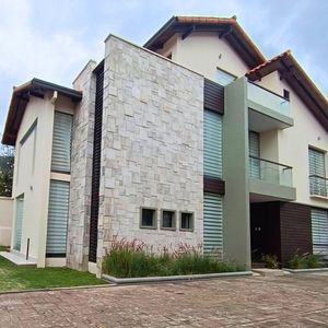 Hermosa Casa En Condominio Trojes Tiquipaya 