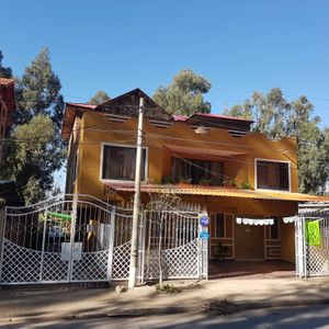 Casa Sobre La Avenida Ecológica Tiquipaya 