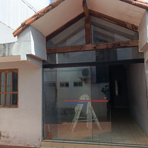 Casa Con Espacio Comercial En Alquiler