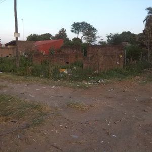 Vendo Hermoso Terreno De 360 Mts En Esquina Frente A Cancha En Barrio Villa Alegre Cuenta Con Todos Los Servicios Basicos Por La Zona Cuenta Con Alcantarillado Modulos Escolares Centro De Salud A Media Cuadra Del Pavimento Pasan Las Lineas 21-81-105 En Ta
