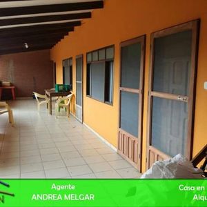 En Cotoca Inmueble Con Terreno Espacioso.