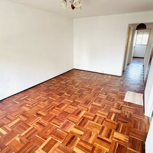 Apartamento En Venta, 2 Dormitorios, En Centro.