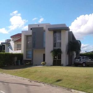 Casa Moderna En Alquiler Urubo