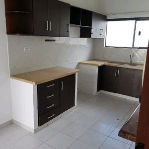 Business Broker Alquila Hermosa Casa Consta De 3 Dormitorios Tiene 1 Suite Con V